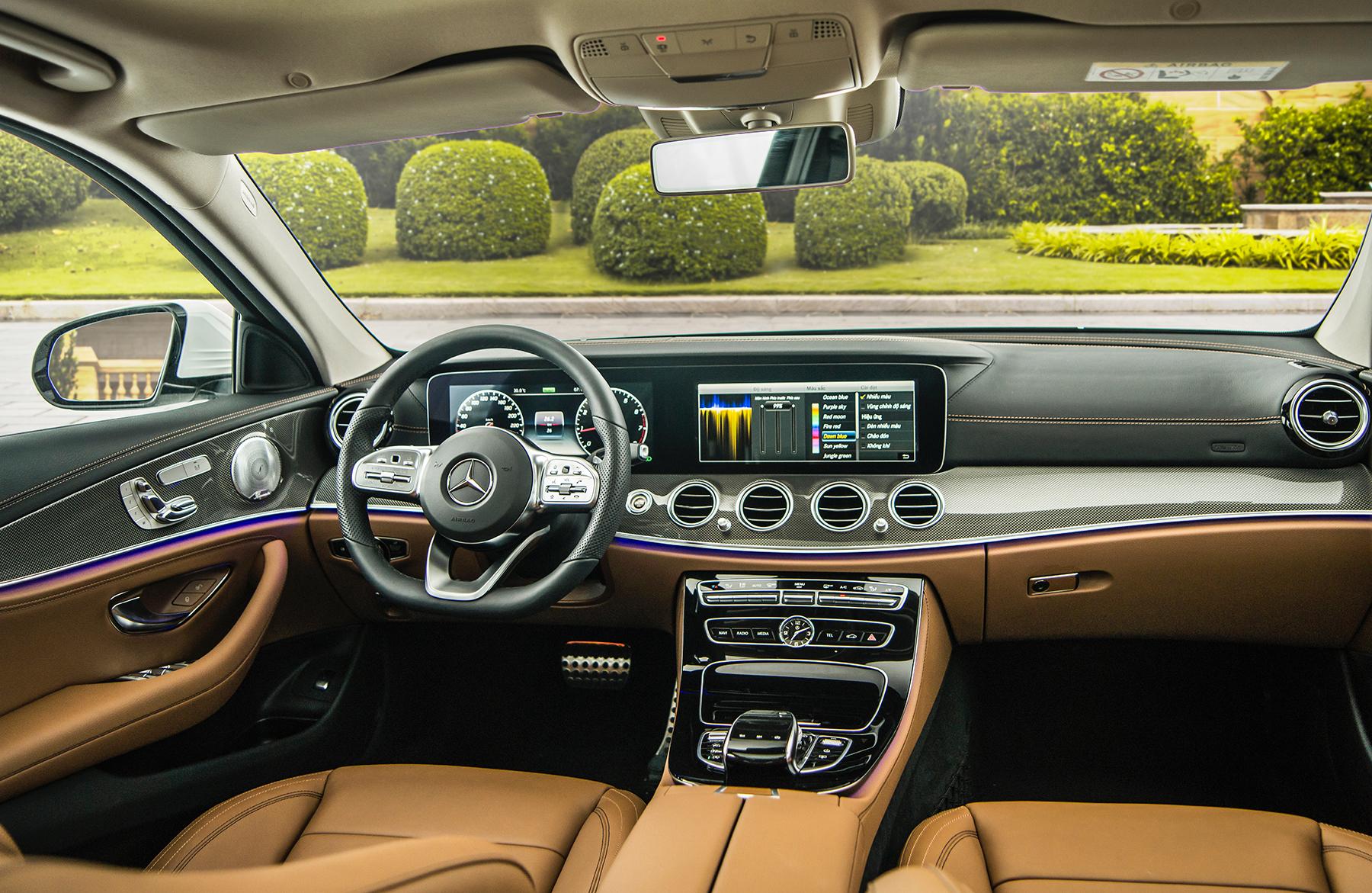Nội thất vô cùng sang trọng của Mercedes-Benz E350 AMG 2020 Đánh giá xe Mercedes E350 AMG 2020, thông số kỹ thuật, thiết kế, giá lăn bánh
