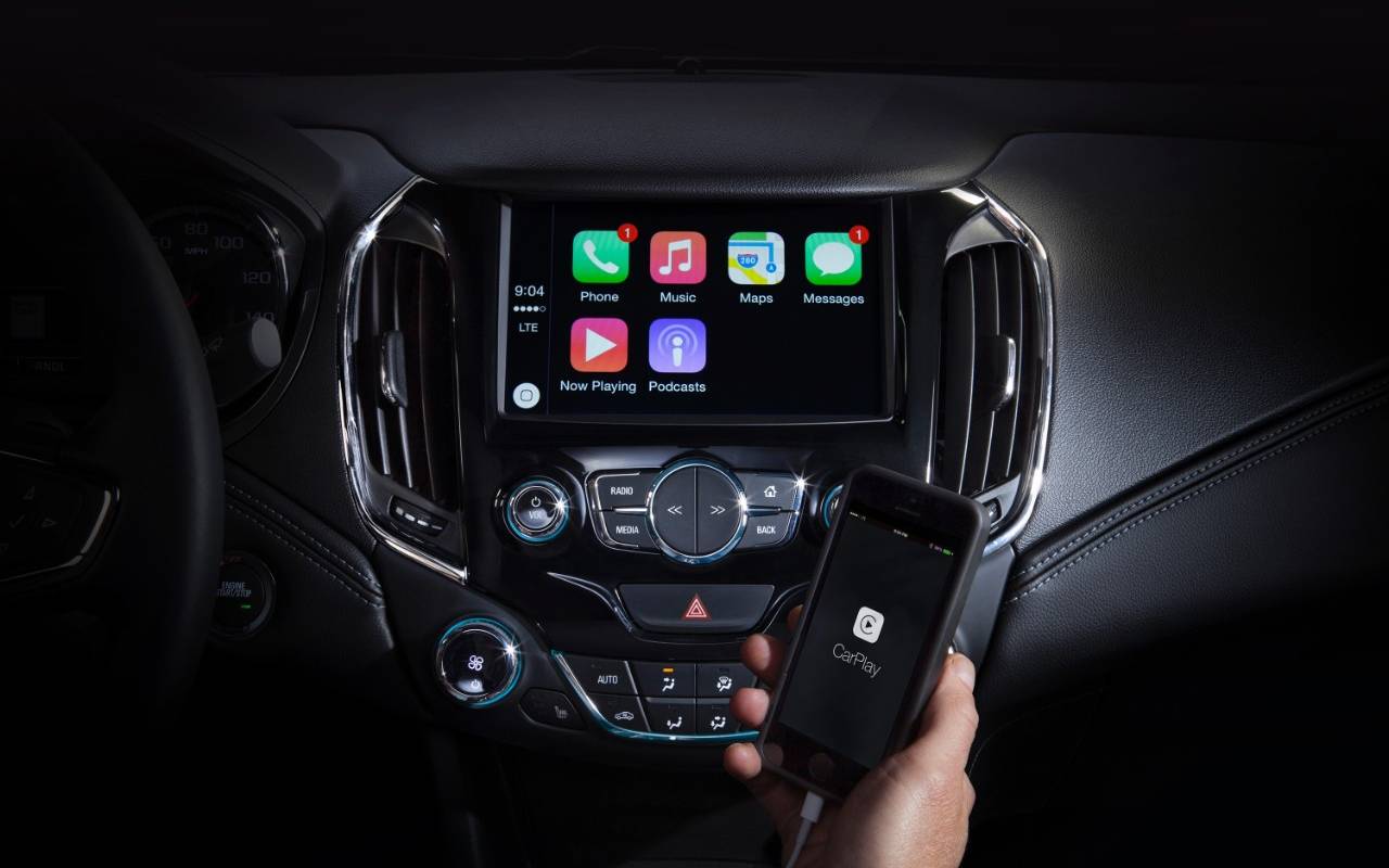 IAM RoadSmart cũng chỉ ra rằng thời gian trung bình tài xế rời mắt khỏi đường phía trước là 12 giây khi họ sử dụng màn hình cảm ứng trên xe. Ở tốc độ 70-80 km/h, ô tô đã di chuyển được quãng đường từ 210-360m. Sử dụng màn hình cảm ứng trên xe ô tô dễ gây mất tập trung