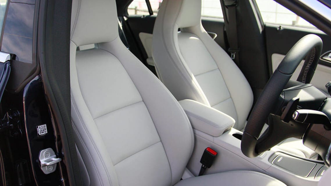 Ghế ngồi Mercedes CLA 200 bọc da ARTICO/ Corumba cao cấp.