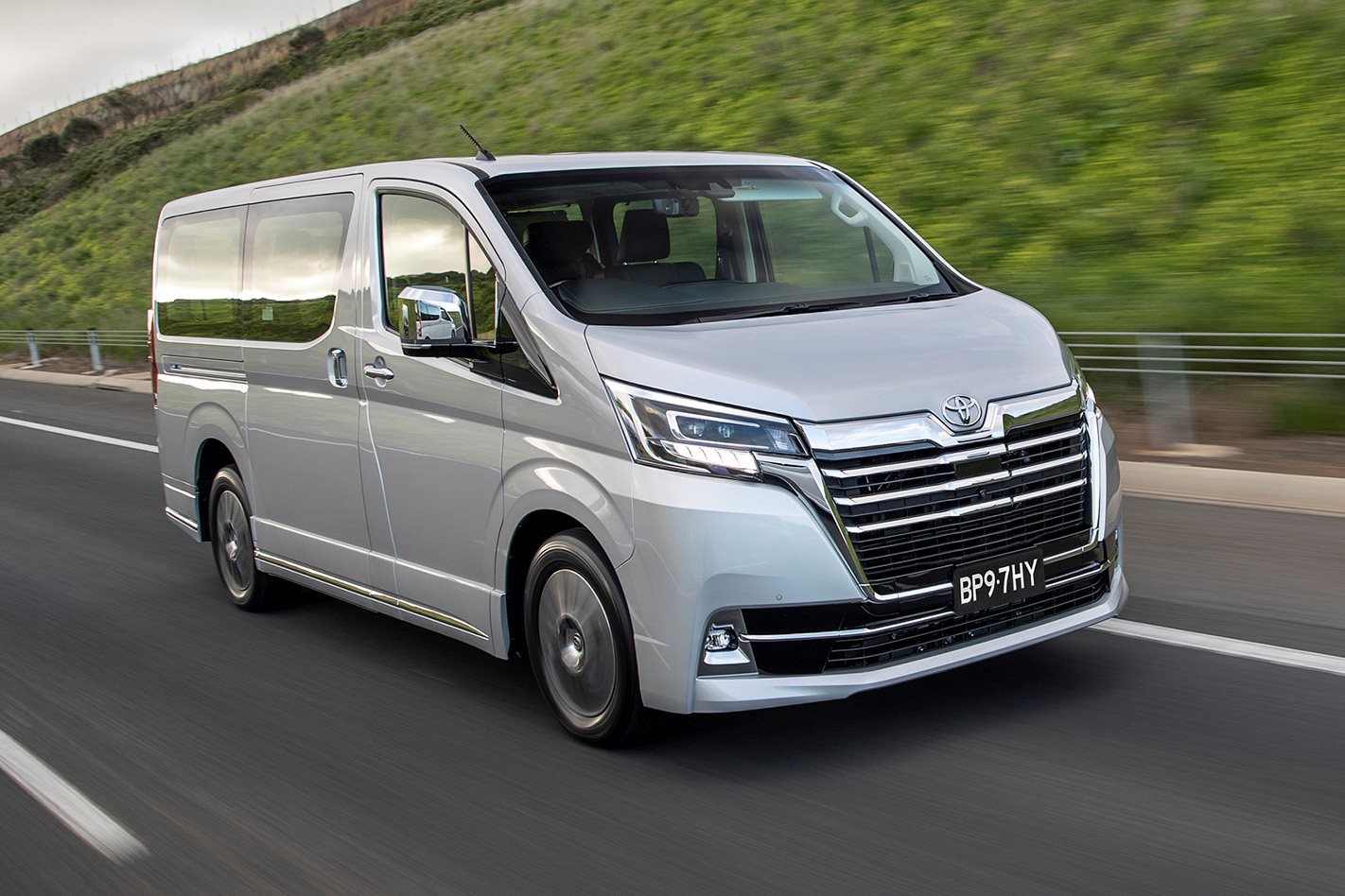 Toyota Granvia 2020 Ngoại thất xe Toyota Granvia 2020