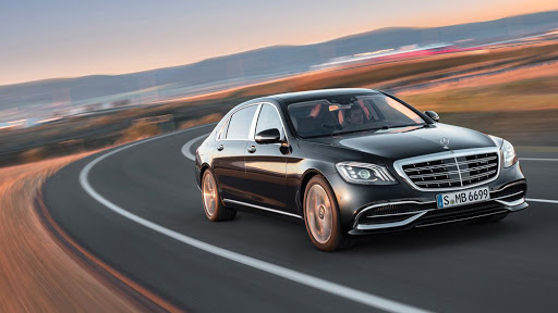 Ngoài thiết kế và trang bị sang trọng, Mercedes-Maybach S650 còn gây ấn tượng mạnh mẽ với sức mạnh động cơ vượt trội, đủ đầm chắc và độ bứt tốc trên mọi địa hình. Vận hành xe Mercedes S650