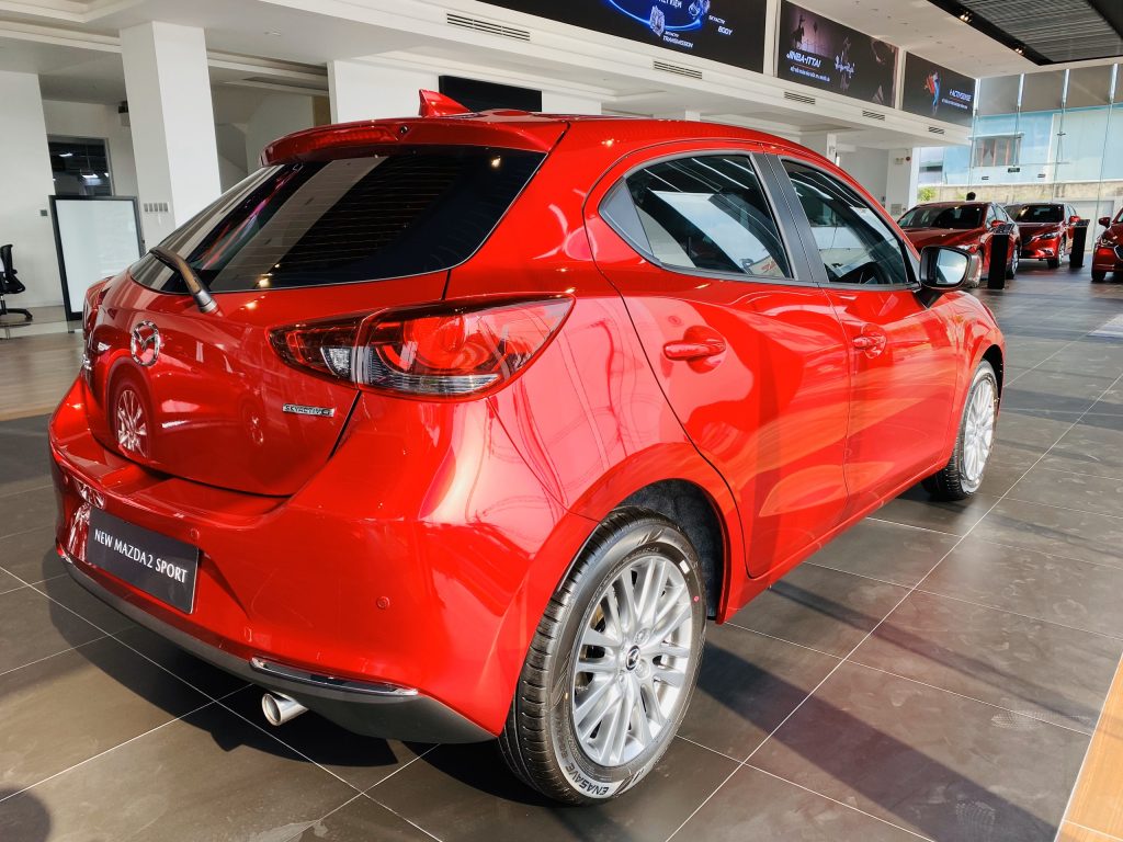 Đuôi xe Mazda 2
