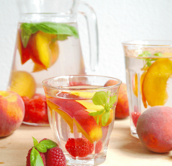Detox đào, dâu tây, húng quế giảm cân detox
