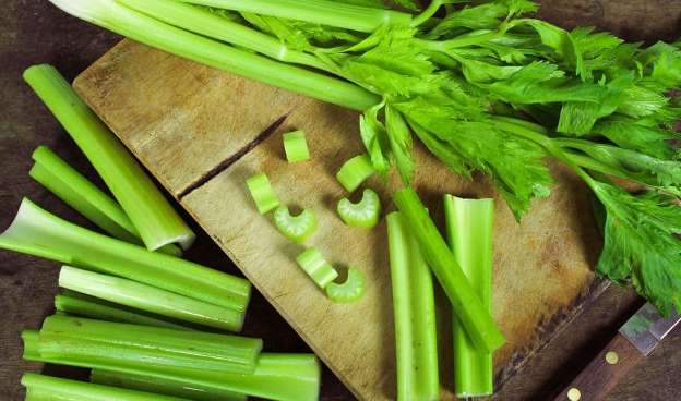 Cần tây cách giảm mỡ bụng