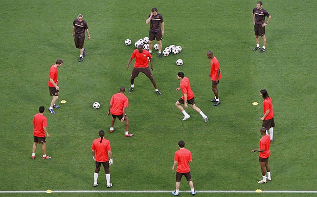 Đá bóng ma là nền tảng xây dựng lối chơi tiki taka da bong ma xay dung loi choi tiki taka