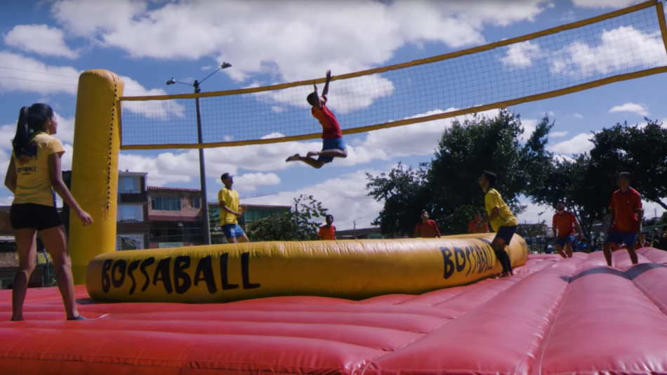 Bóng chuyền hơi bossaball