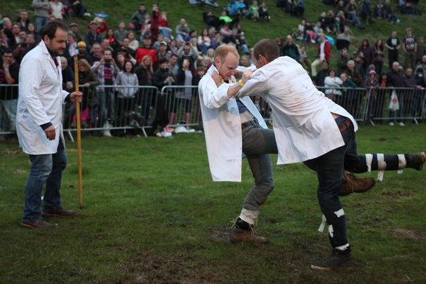 Đá gà người shin kicking