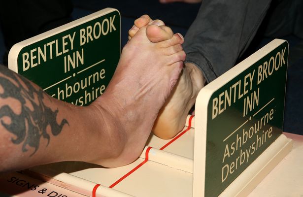 Đấu vật ngón chân toe wrestling