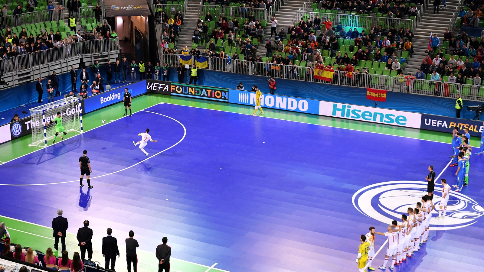 Quy định xử phạt phạm lỗi trong Futsal xu phat loi