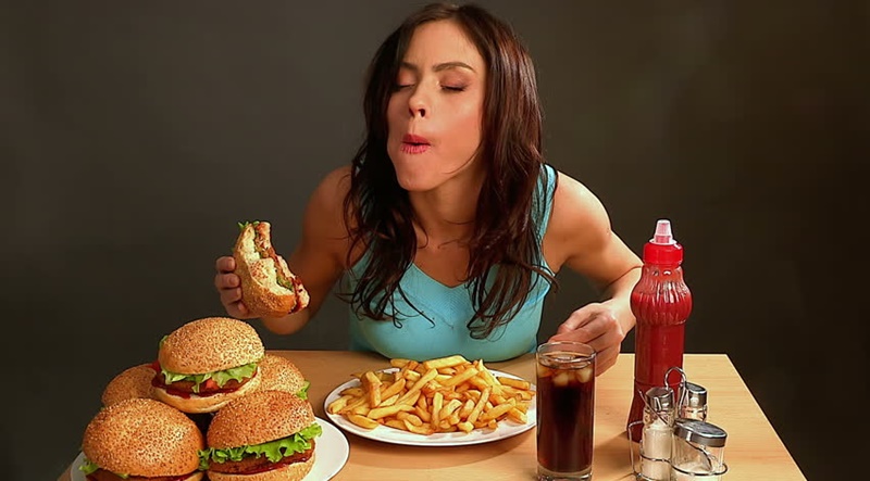 Ăn quá nhiều vì quá stress luu y khi giam can