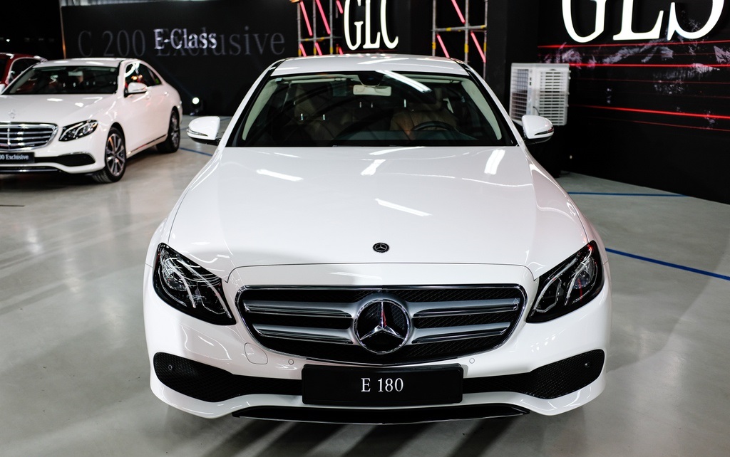Phần đầu xe Mercedes E180 2020
