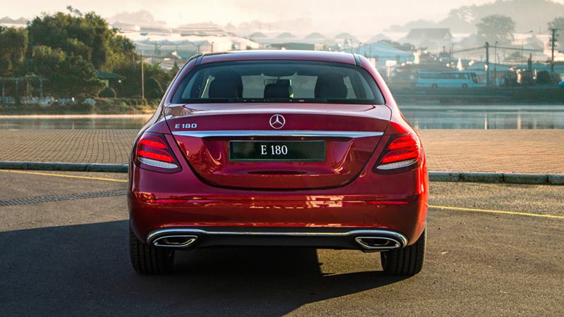 Đuôi xe Mercedes E180 2020