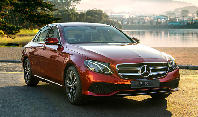 Chi tiết giá bán Mercedes E180 2020, thông số kỹ thuật và đánh giá xe mới nhất.