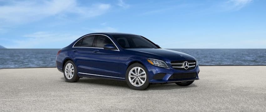 Mercedes E180 thực tế đã được cắt giảm đi những option và có nhiều điểm tương đồng với E200, nhưng vẫn đảm bảo tiêu chuẩn của một chiếc xe sang. Chi tiết giá bán Mercedes E180 2020, thông số kỹ thuật và đánh giá xe mới nhất.