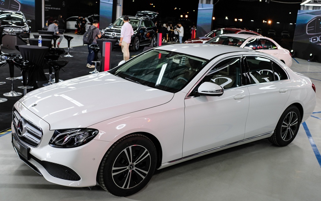 Chi tiết giá bán Mercedes E180 2020, thông số kỹ thuật và đánh giá xe mới nhất.