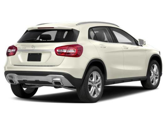 Chi tiết giá lăn bánh Mercedes GLA 250 2020, thông số xe và đánh giá xe mới nhất.