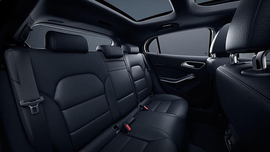 Chi tiết giá lăn bánh Mercedes GLA 250 2020, thông số xe và đánh giá xe mới nhất.