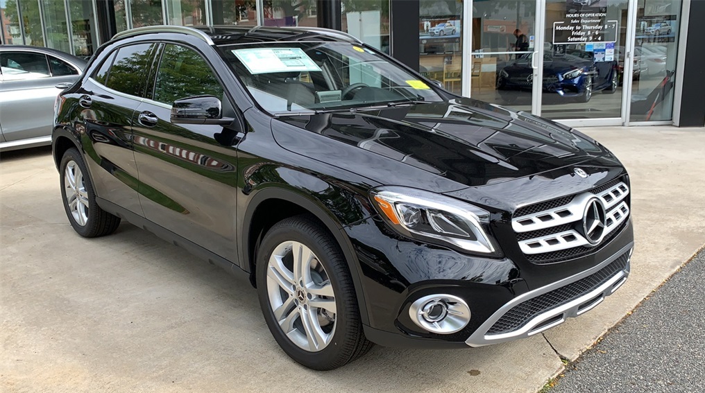 Chi tiết giá lăn bánh Mercedes GLA 250 2020, thông số xe và đánh giá xe mới nhất.