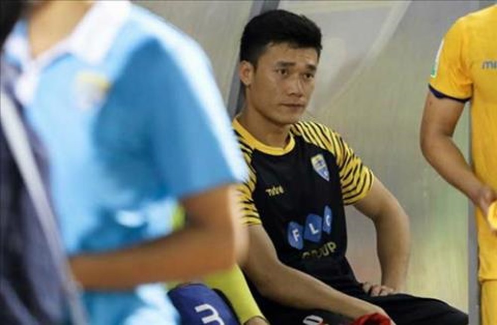 Tiến Dũng đã phải ngồi ngoài 2 vòng đấu gần đây bui tien dung