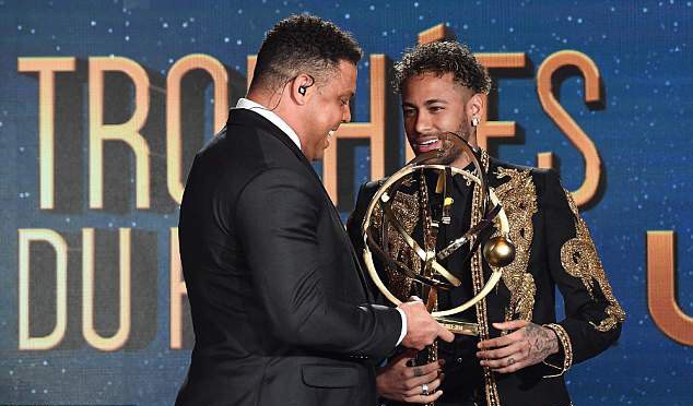 Neymar ăn vận bảnh bao nhận giải Cầu thủ xuất sắc nhất Ligue 1 Neymar, Ronaldo, Brazil, World Cup 2018, lịch thi đấu