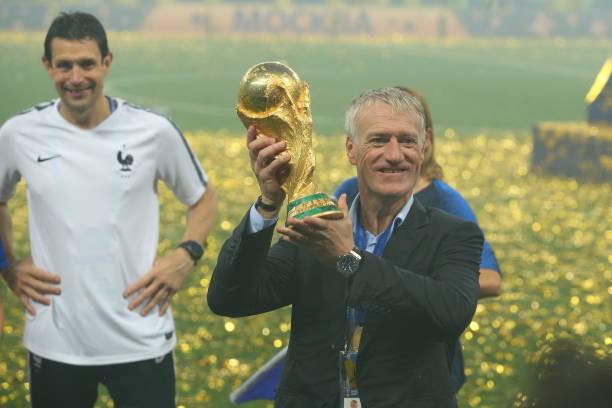 HLV Deschamps hạnh phúc với chức vô địch thế giới lần thứ 2 của mình. Deschamps