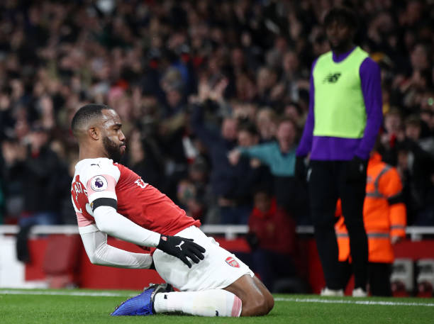 Arsenal giữ lại 1 điểm trên sân nhà nhờ bàn thắng của Lacazette arsenal