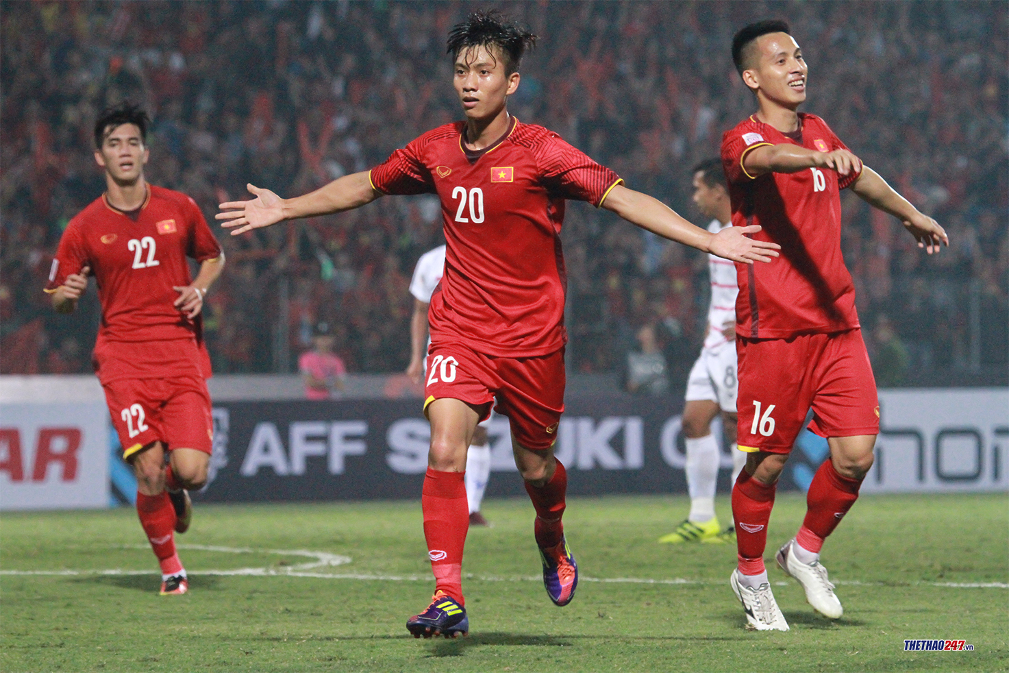 Phan Văn Đức ăn mừng kiểu CR7 sau tình huống ghi bàn ấn định thắng lợi 3-0 trong trận gặp Campuchia ở vòng bảng phan van duc
