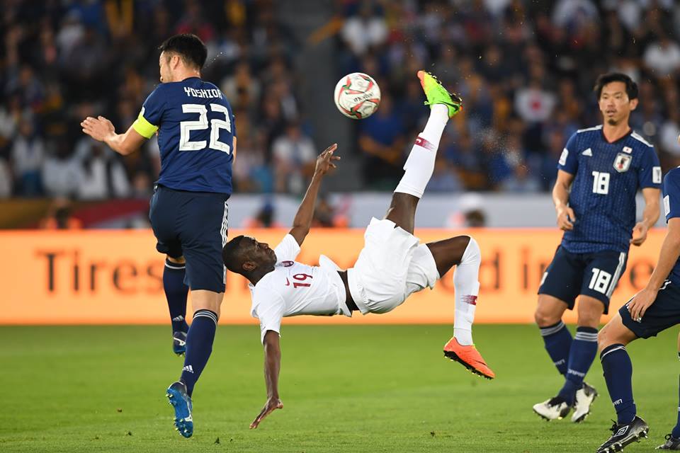 Almoez Ali tiếp tục sắm vai người hùng với bàn mở tỷ số đầy ngẫu hứng. Ảnh: AFC ali