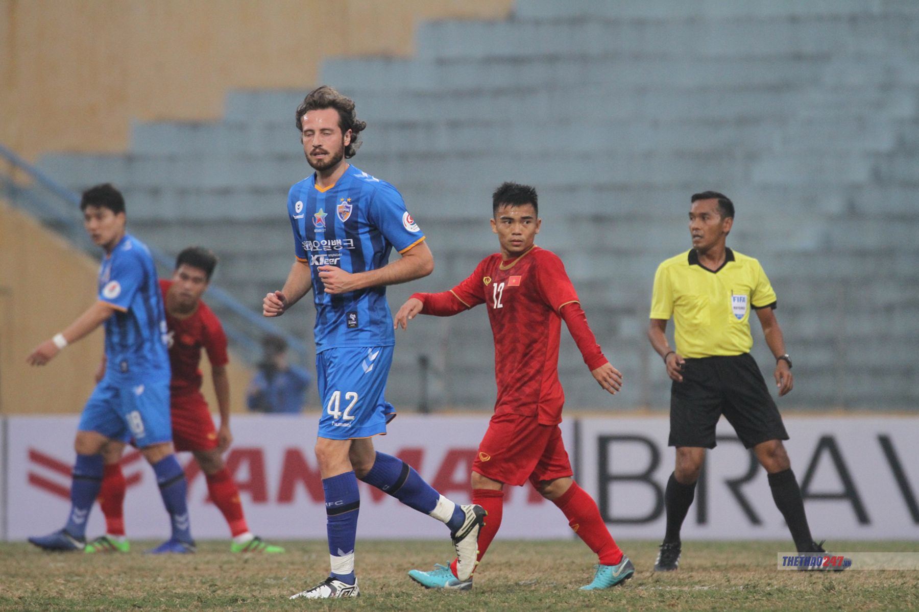 Diskerud - tiền vệ đã hóa giải mọi đường lên bóng của Incheon Utd ở vòng 7 K-League 2019 - từng 'bất lực' trước lứa đàn em Công Phượng. Ảnh: Ngọc Bảo/Thethao247.vn ulsan huyndai
