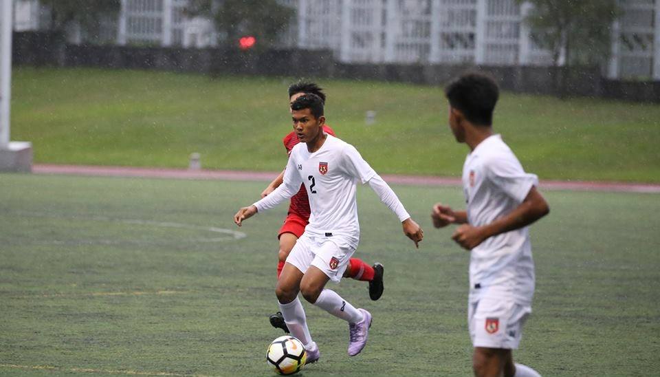 U18 Việt Nam đang tìm cách xuyên phá khung thành Myanmar u18 vn vs u18 myanmar