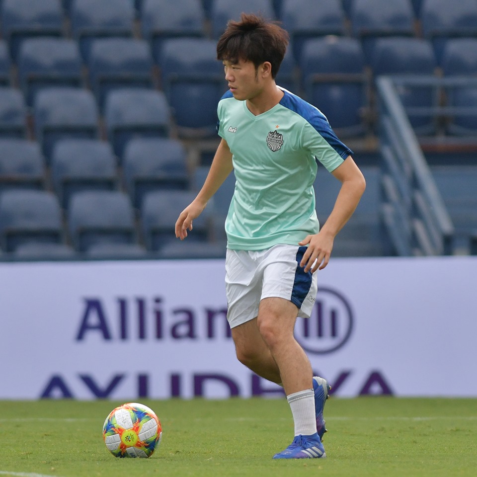 Xuân Trường vẫn đang miệt mài tập luyện từng ngày để được vào sân thi đấu buriram utd xuan truong