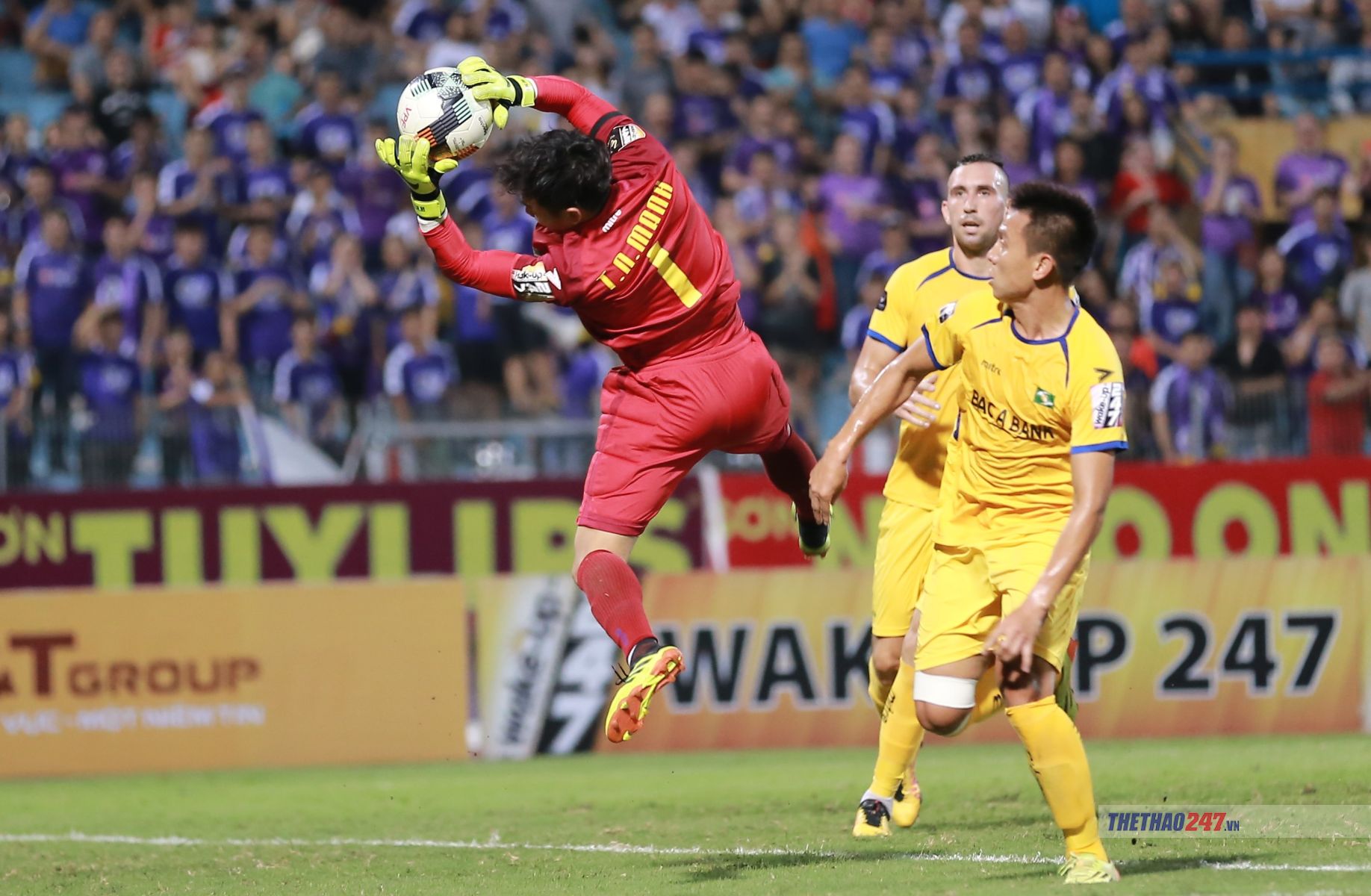 Nguyên Mạnh đã giữ sạch lưới 7/8 trận ở V.League, góp phần trong mạch 8 trận bất bại của SLNA. Ảnh: Ngọc Bảo/Thethao247.vn tran nguyen manh