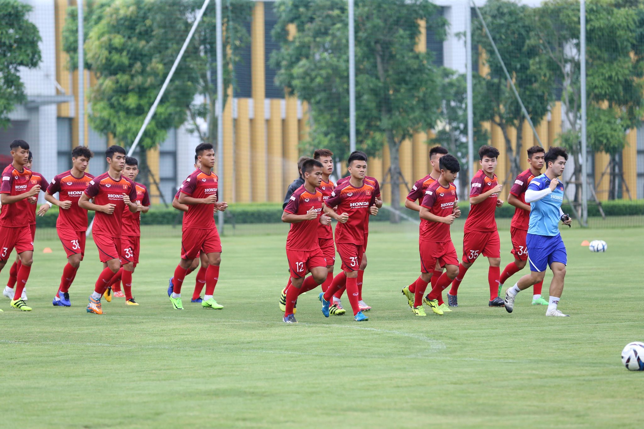 U22 Việt Nam đã có đầy đủ quân số trước trận đấu tập với U18 Việt Nam ngày mai. Ảnh: Ngọc Bảo u22 viet nam 1