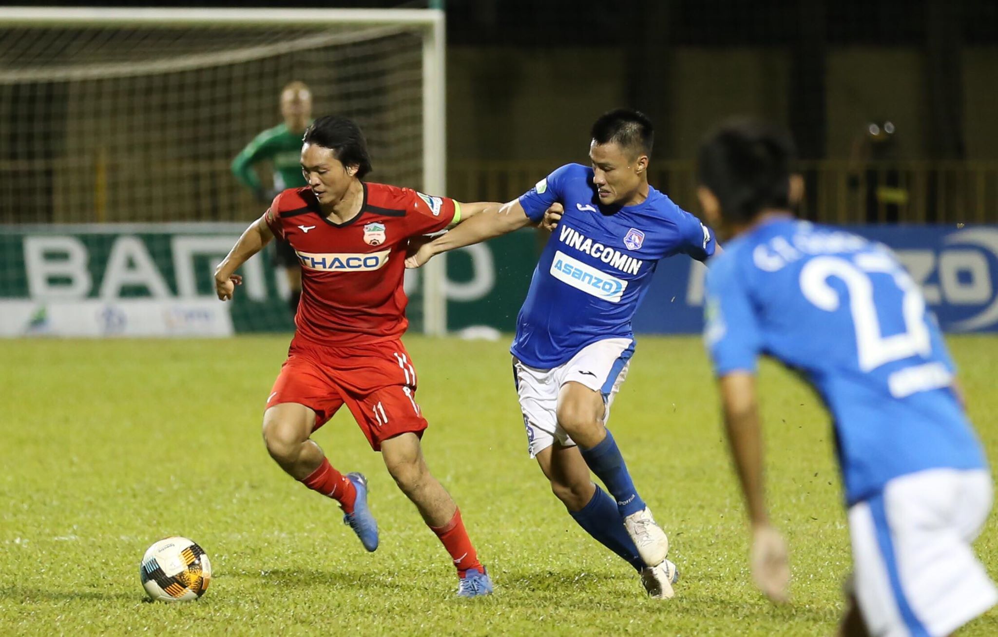 Mạc Hồng Quân là một trong nhiều tiền vệ đang chơi cực hay ở V.League 2019. Ảnh: Ngọc Bảo mac hong quan