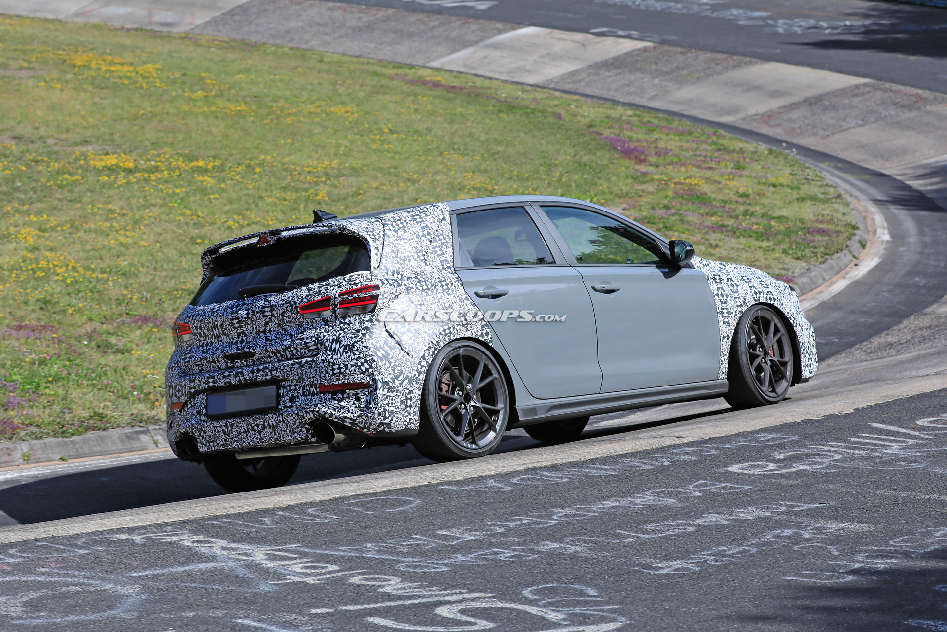 Thiết kế mâm xe màu đen xám Hyundai i30 N 2021