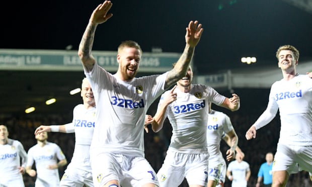 Các cầu thủ Leeds ăn mừng bàn thắng sớm Leeds , Norwich , Sheffield , Swansea , Middlesbrough , Bielsa