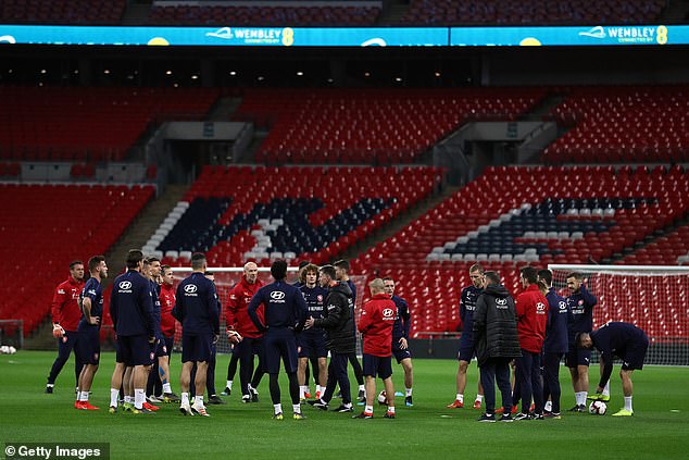 Đội tuyển CH Séc đã có mặt tại Wembley để chuẩn bị cho trận đại chiến ngày mai https://thethao247.vn/317-xac-nhan-rashford-roi-khoi-dt-anh-vi-chan-thuong-d176322.html