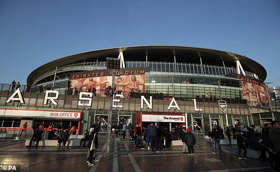Bên ngoài sân Emirates hiện tại Arsenal vs Newcastle, trực tiếp Arsenal vs Newcastle, link trực tiếp Arsenal vs Newcastle, Arsenal, Newcastle
