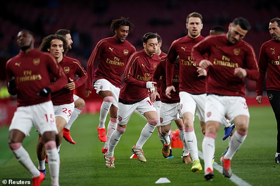Các cầu thủ Arsenal đang khởi động làm nóng Arsenal vs Newcastle, trực tiếp Arsenal vs Newcastle, link trực tiếp Arsenal vs Newcastle, Arsenal, Newcastle