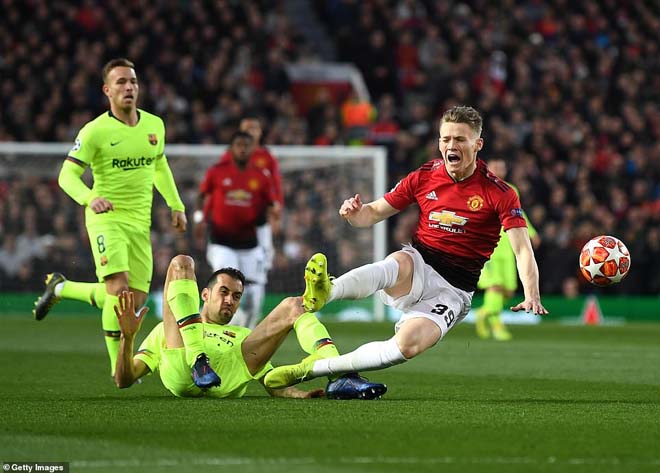 Busquets đã may mắn thoát thẻ đỏ ở trận đấu trước Barca vs M.U, tứ kết Champions League, Solskjaer phát biểu, Solskjaer nói, sai lầm của trọng tài, công nghệ VAR