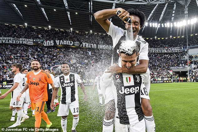 Ronaldo sẽ tiếp tục gắn bó với Juventus mùa tới Juventus, Ronaldo, tương lai Ronaldo, Ronaldo rời Juventus, Juventus vs Fiorentina, Juventus 1-2 Ajax, chuyển nhượng Juventus