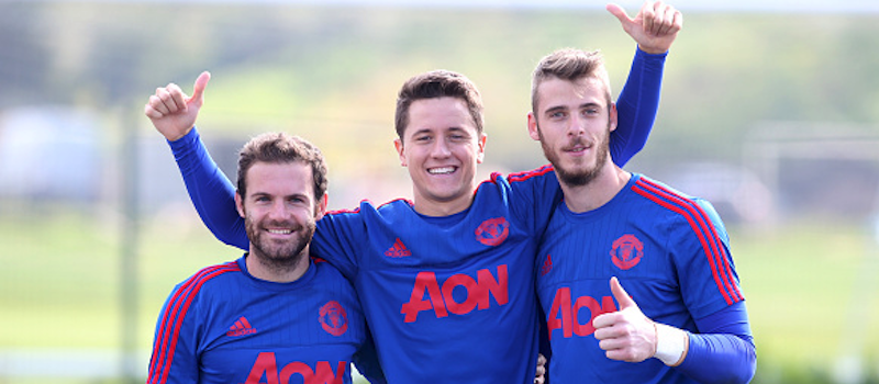 Các cầu thủ Tây Ban Nha cảm thấy bị đối xử khác với cầu thủ bản xứ M.U, Man Utd, Manchester Utd, M.U vs M.C, Man Utd vs Man City, Manchester Utd vs Manchester City, chuyển nhượng Man Utd, chuyển nhượng M.U