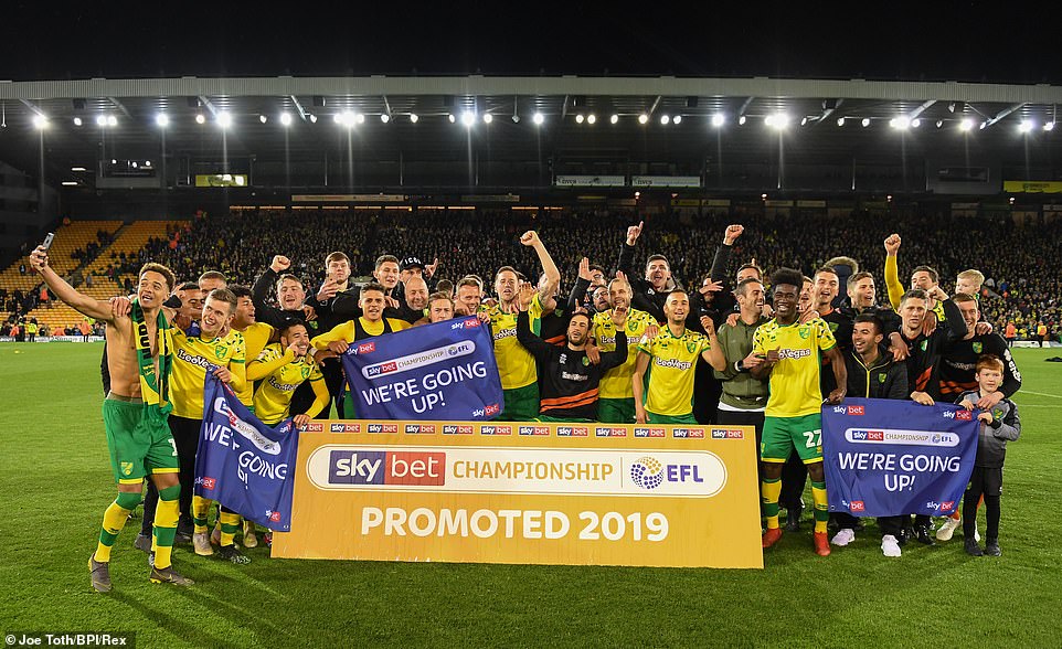 Các cầu thủ Norwich ăn mừng lên hạng mùa tới Hạng nhất Anh, championship, vòng 45 Hạng nhất Anh, Ngoại hạng Anh, premier league, norwich, sheffield, leeds