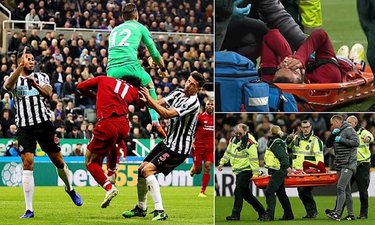 Pha chấn thương kinh hoàng của Salah Salah chấn thương, Salah bất tỉnh, Salah rời sân, Salah, Newcastle 2-3 Liverpool, kết quả ngoại hạng anh