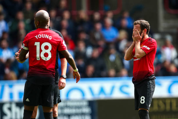 Tuyệt vọng là 2 từ thích hợp với tình cảnh của M.U lúc này Huddersfield 1-1 MU, vòng 37 Ngoại hạng Anh, kết quả vòng 37 Ngoại hạng Anh, cuộc đua top 4, MU, Huddersfield