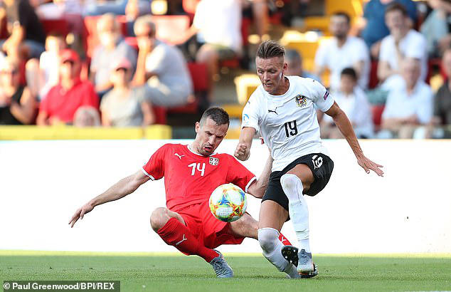 Pha xoạc bóng ác ý của Jovanovic u21 châu âu, EURO u2, serbia vs áo, đức vs đan mạch, chấn thương kinh hoàng, chấn thương tại euro u21, sao trẻ chấn thương