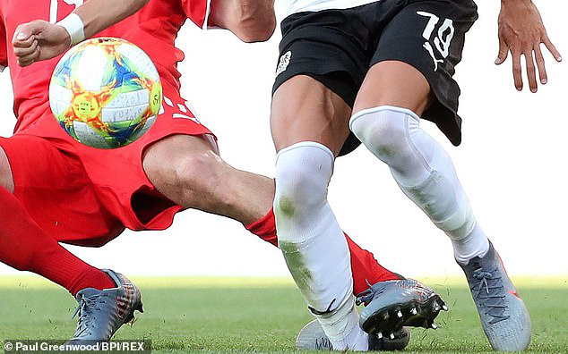 Cận cảnh chấn thương kinh hoàng của Hannes Wolf u21 châu âu, EURO u2, serbia vs áo, đức vs đan mạch, chấn thương kinh hoàng, chấn thương tại euro u21, sao trẻ chấn thương