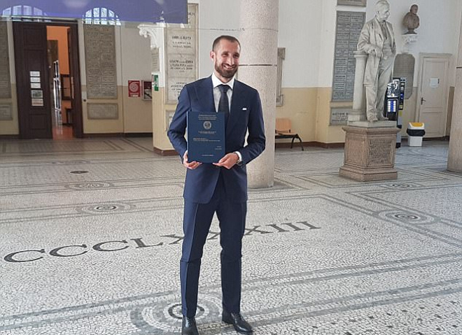 Chiellini nhận bằng thạc sĩ tại đại học Turin những cầu thủ thông minh nhất, những cầu thủ có bằng cử nhân, những cầu thủ có bằng thạc sĩ, thi tốt nghiệp, thi đại học, đề thi tốt nghiệp