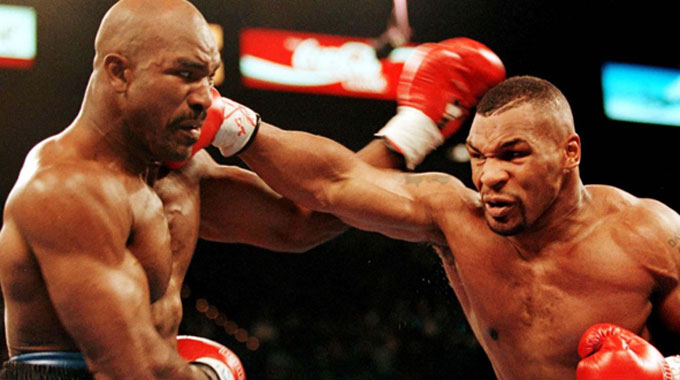 Mike Tyson - nỗi khiếp sợ trên võ đài một thời Mike Tyson, huyền thoại quyền anh, quyền anh hạng nặng, boxing, doping, tay đấm người Mỹ, võ sĩ co giật, võ sĩ tử vong, võ sĩ gãy cổ