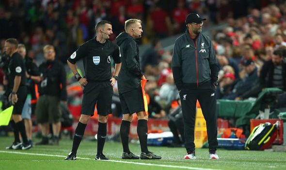 Các trọng tài lúng túng với VAR trong ngày đầu áp dụng VAR, Liverpool vs Norwich, Premier League, ngoại hạng Anh, Ligue 1, kết quả Liverpool vs Norwich, Monaco vs Lyon